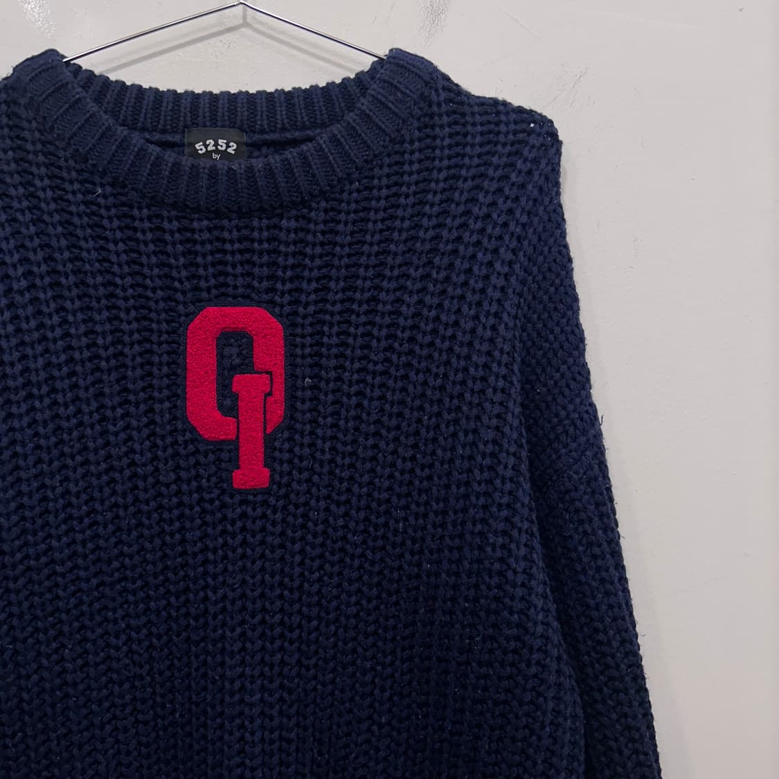 OIOI 플리스로고 빅짜임 코튼 오버핏 니트 상품이미지1