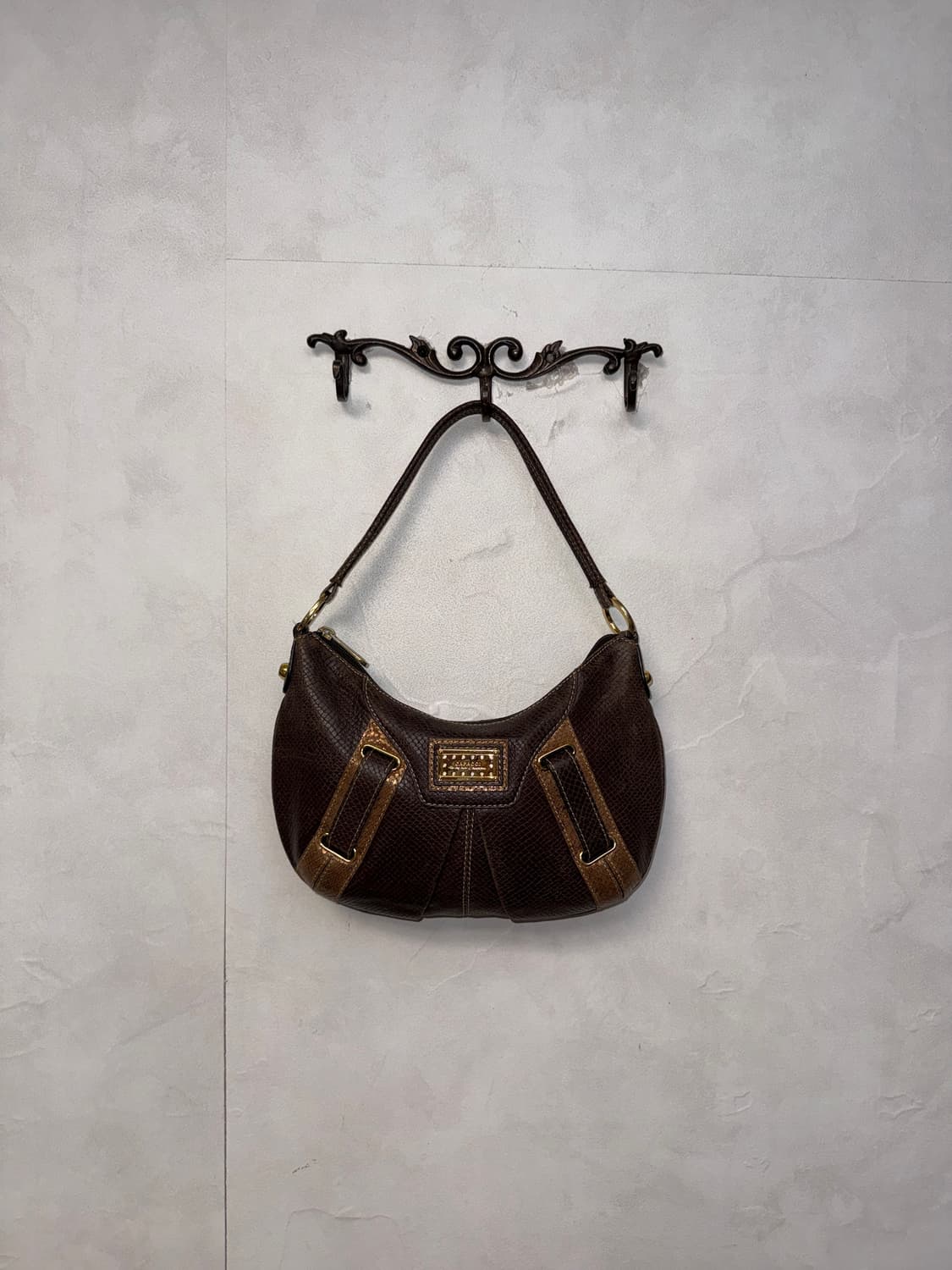 Brown python textured shoulder bag 상품이미지1