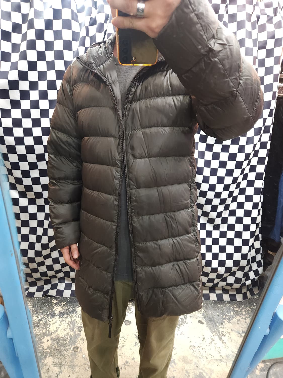 유니클로 오리털 경량 롱패딩 코트
​
 상품이미지7