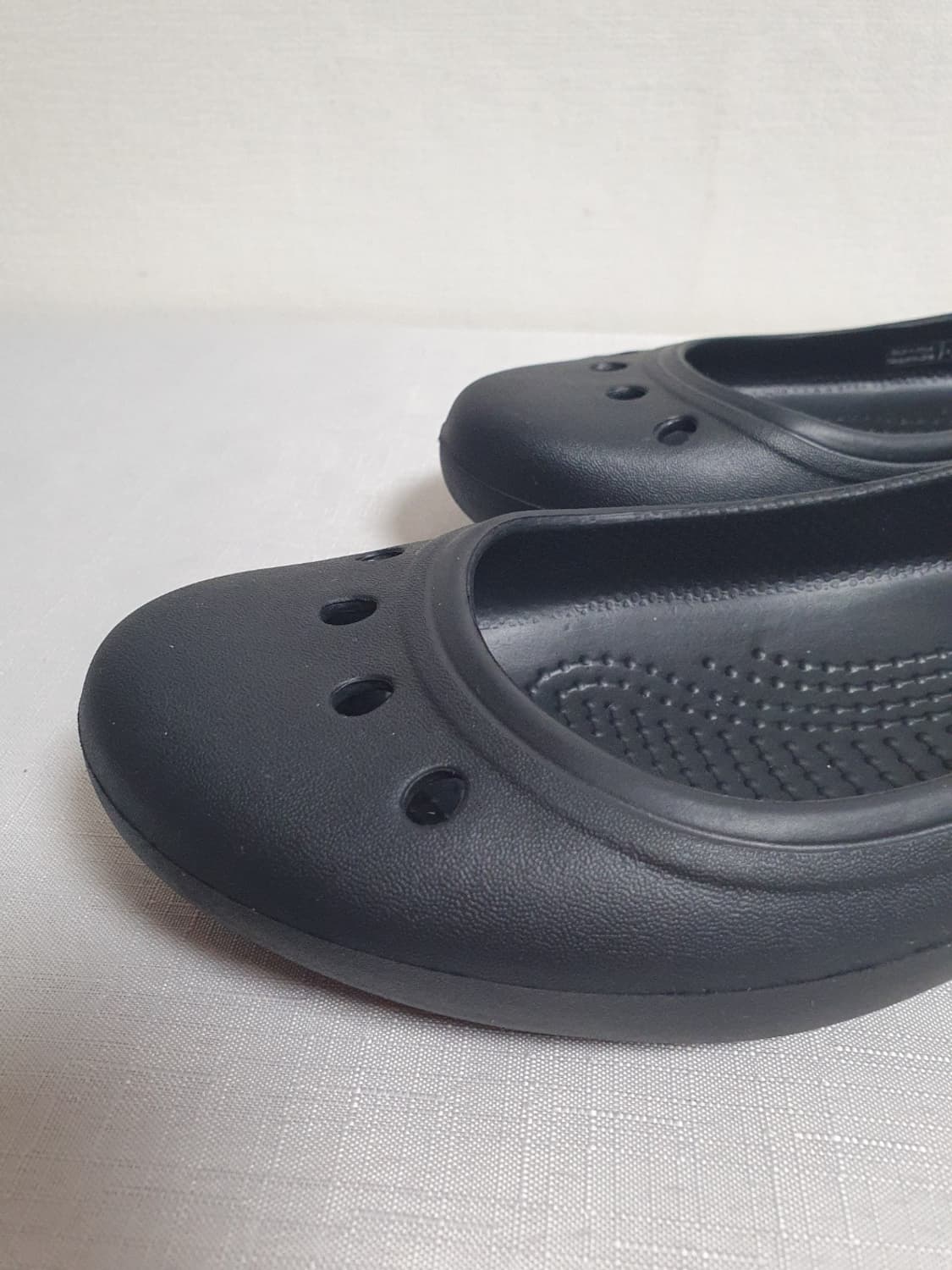 240mm 크록스 카디 플랫 블랙 W7 여성 플랫슈즈 상품이미지7