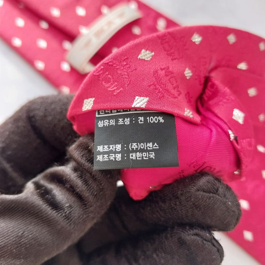 엠씨엠 실크 레드 로고 자카드 넥타이 9cm A+등급 K2083
 상품이미지9