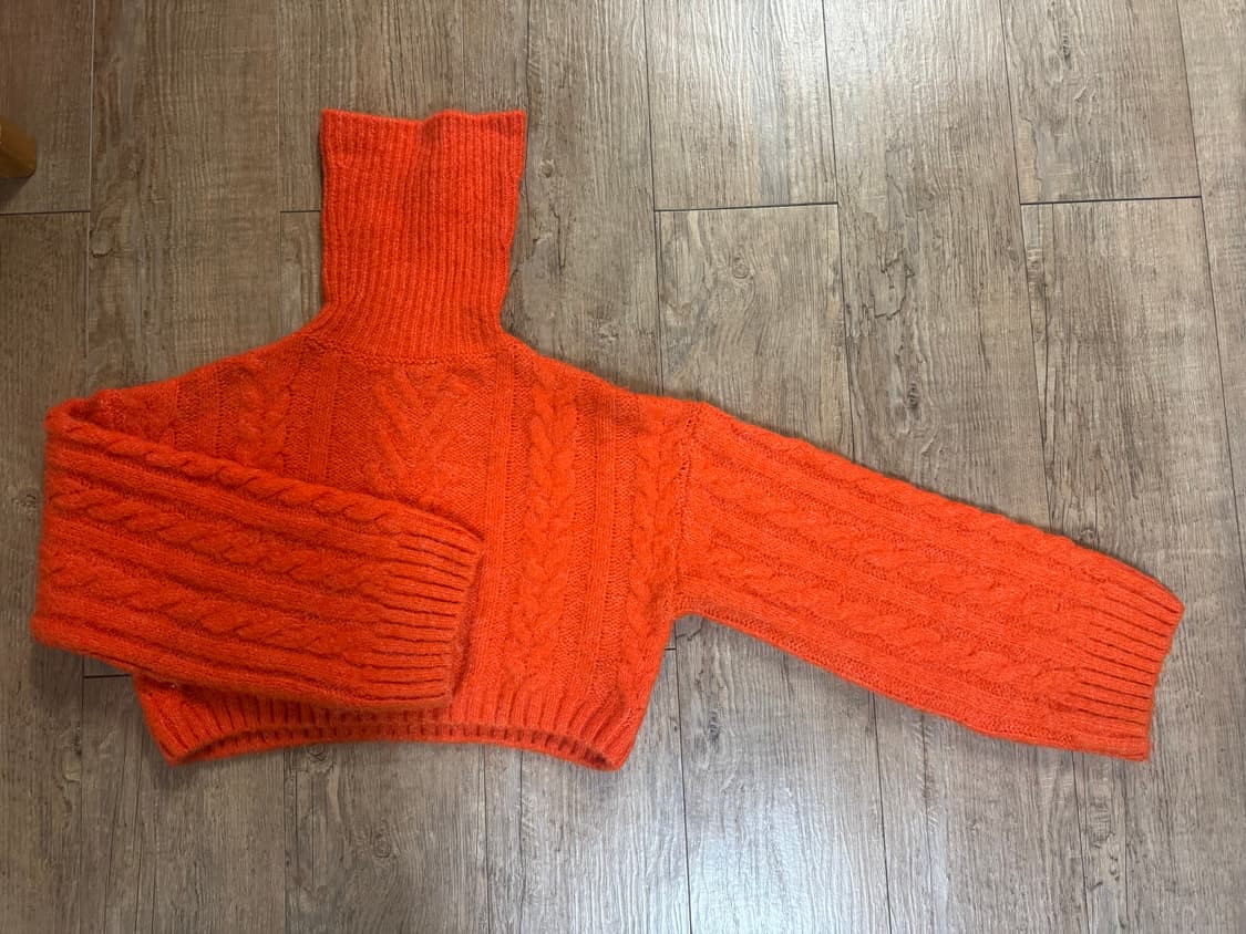 ZARA(자라) 오렌지 터틀넥 크롭 니트 상품이미지1