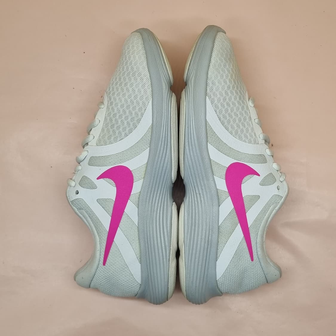 나이키 레볼루션4 여성운동화240 상품이미지5