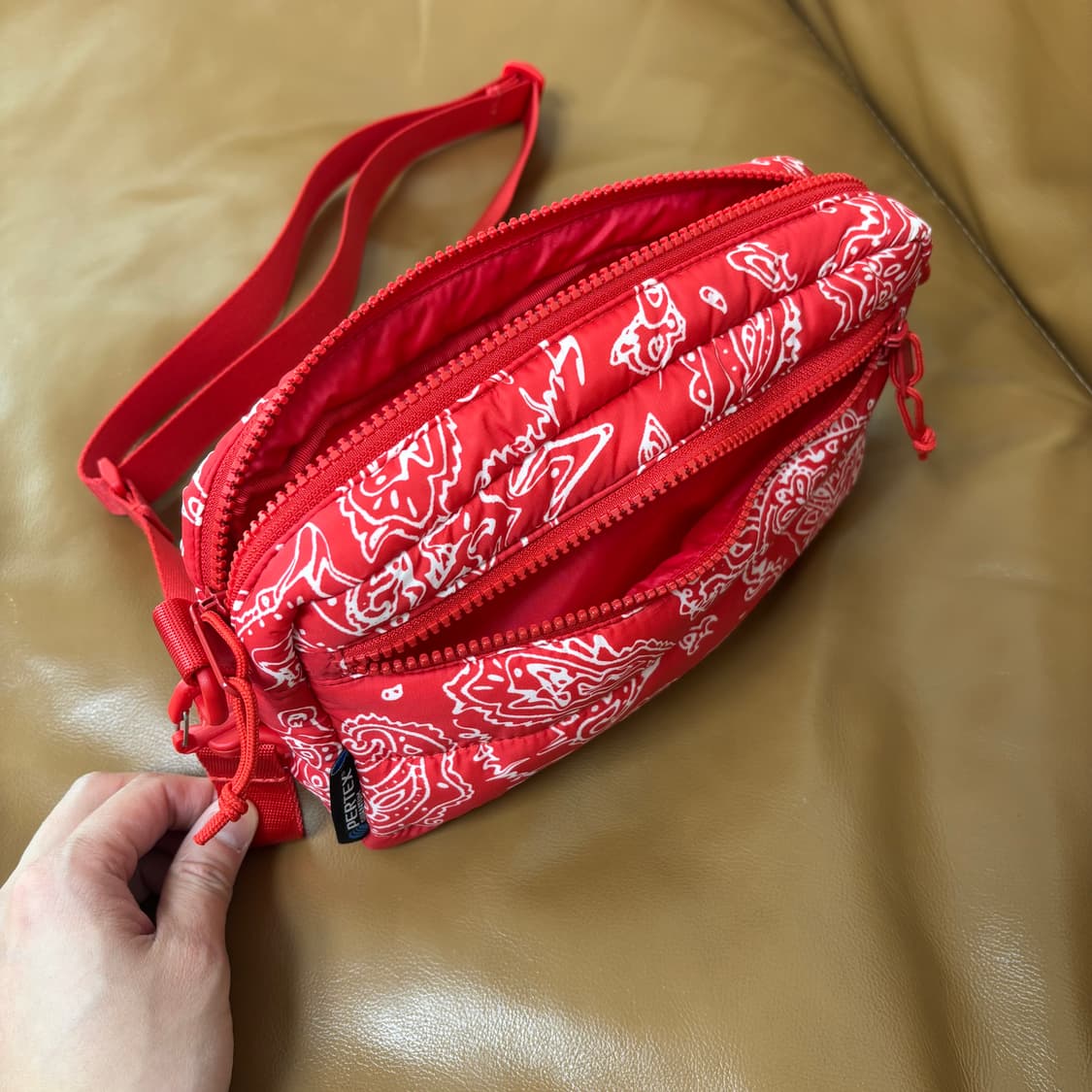 슈프림 퍼퍼 사이드백 레드 페이즐리 반다나 22FW 상품이미지10