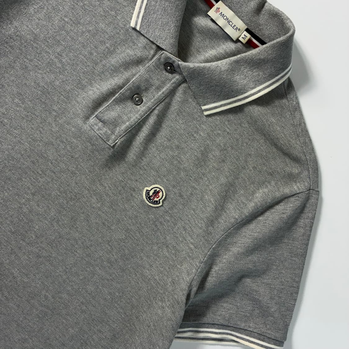 Moncler  몽클레어 로고와펜 피케 그레이 폴로셔츠  상품이미지2