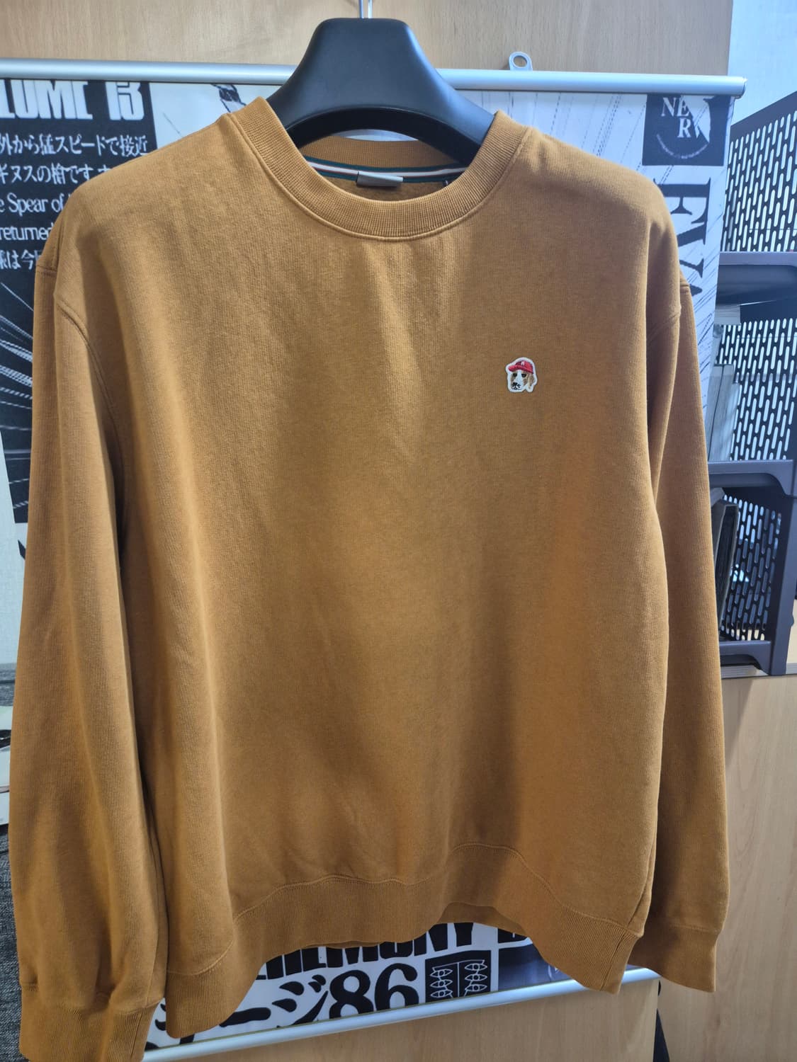 [헤지스 피즈]  웜 라이트 스몰 로고 맨투맨 상품이미지2