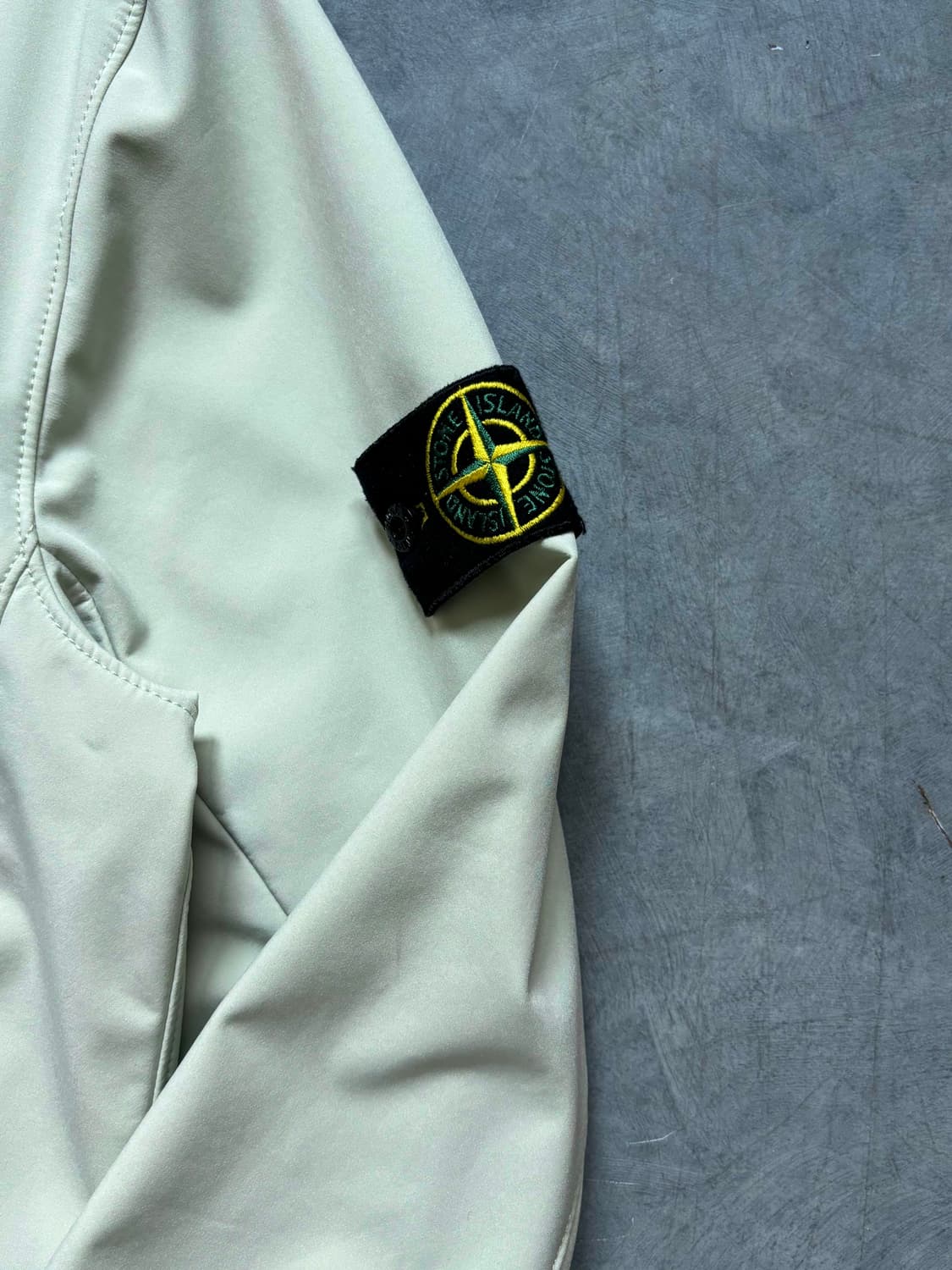 Stone-Island 스톤아일랜드 소프트 쉘 와펜 후드 자켓  상품이미지5