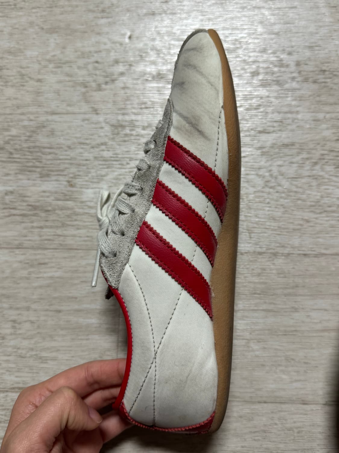 [제니 착용] 아디다스 도쿄 오프 화이트 베러 스칼렛 240 상품이미지3