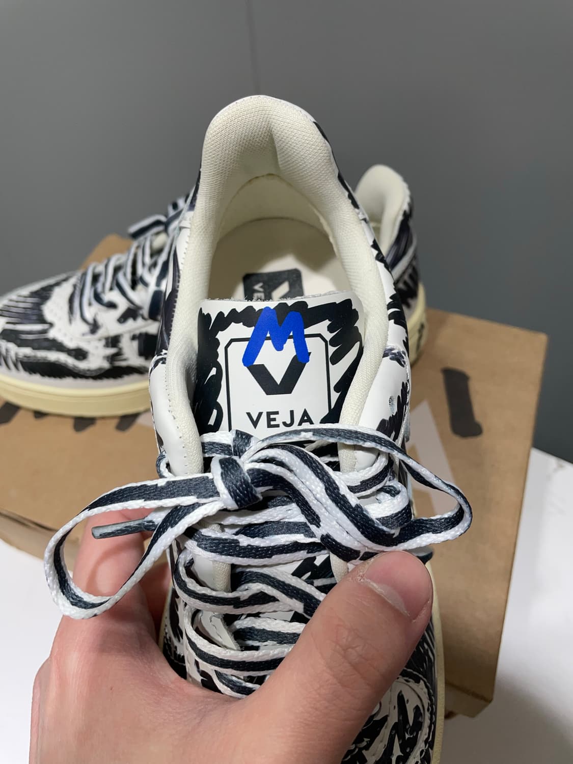 (정품/새상품) 베자 X 마르니 콜라보 여성 페인트 레더 로우 스니커즈 상품이미지3