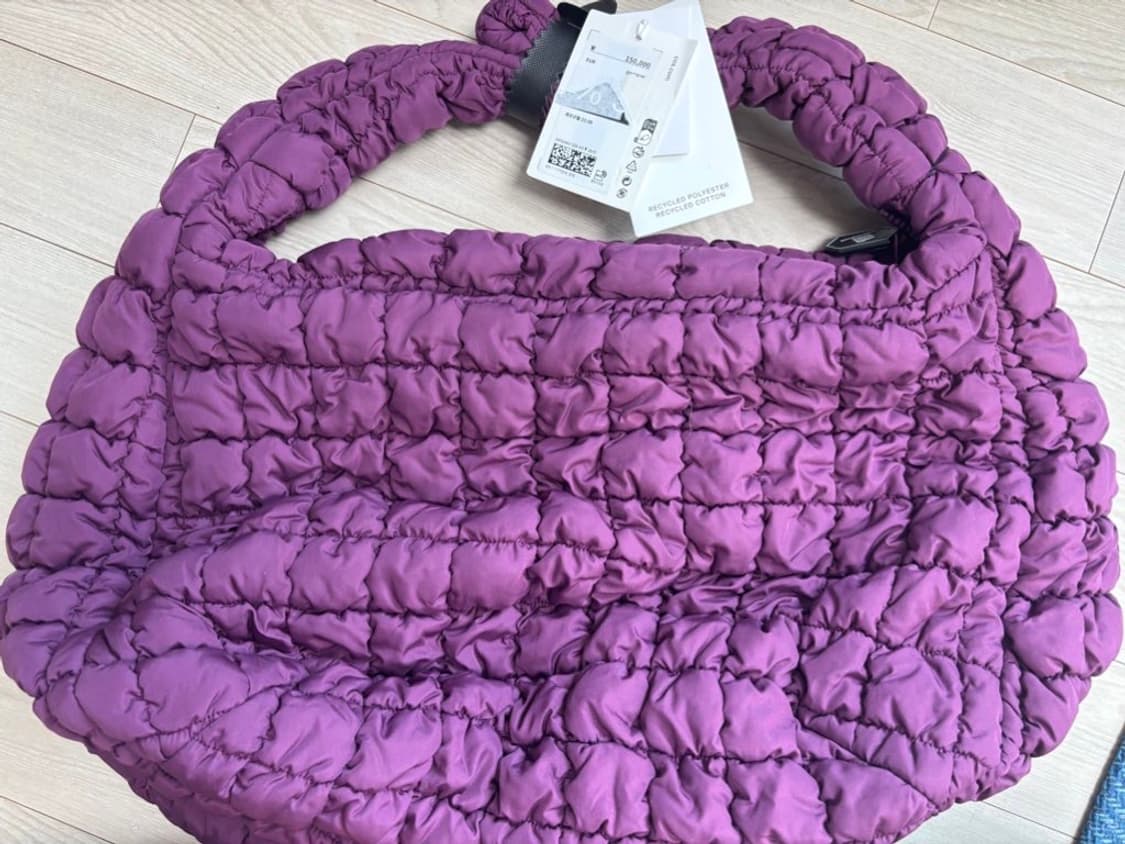 코스 cos 구름백 오버사이즈 퀼티드 크로스백 퍼플 보라색 상품이미지1