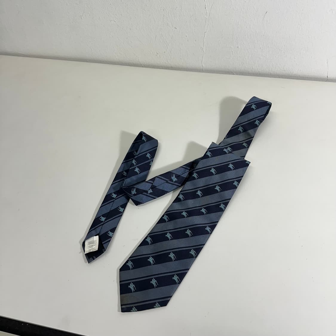 OS 버버리 런던 네이비 멀티로고 실크100% 넥타이 상품이미지1