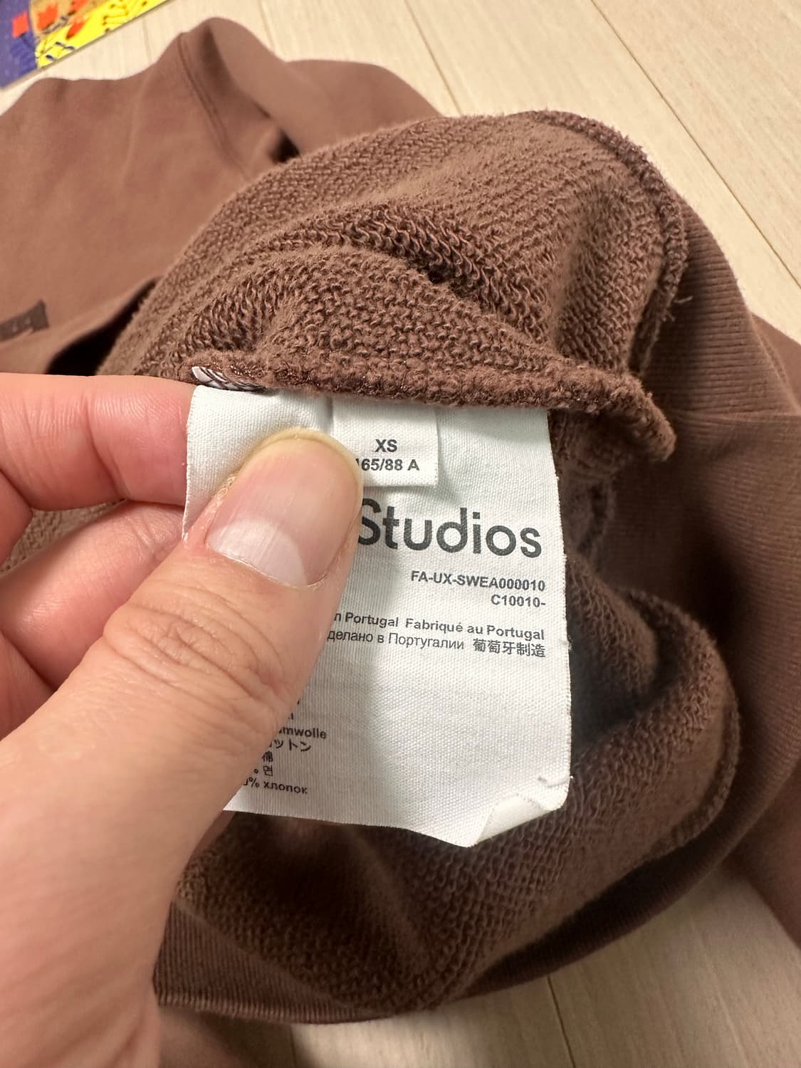 아크네 맨투맨 브라운 상품이미지3