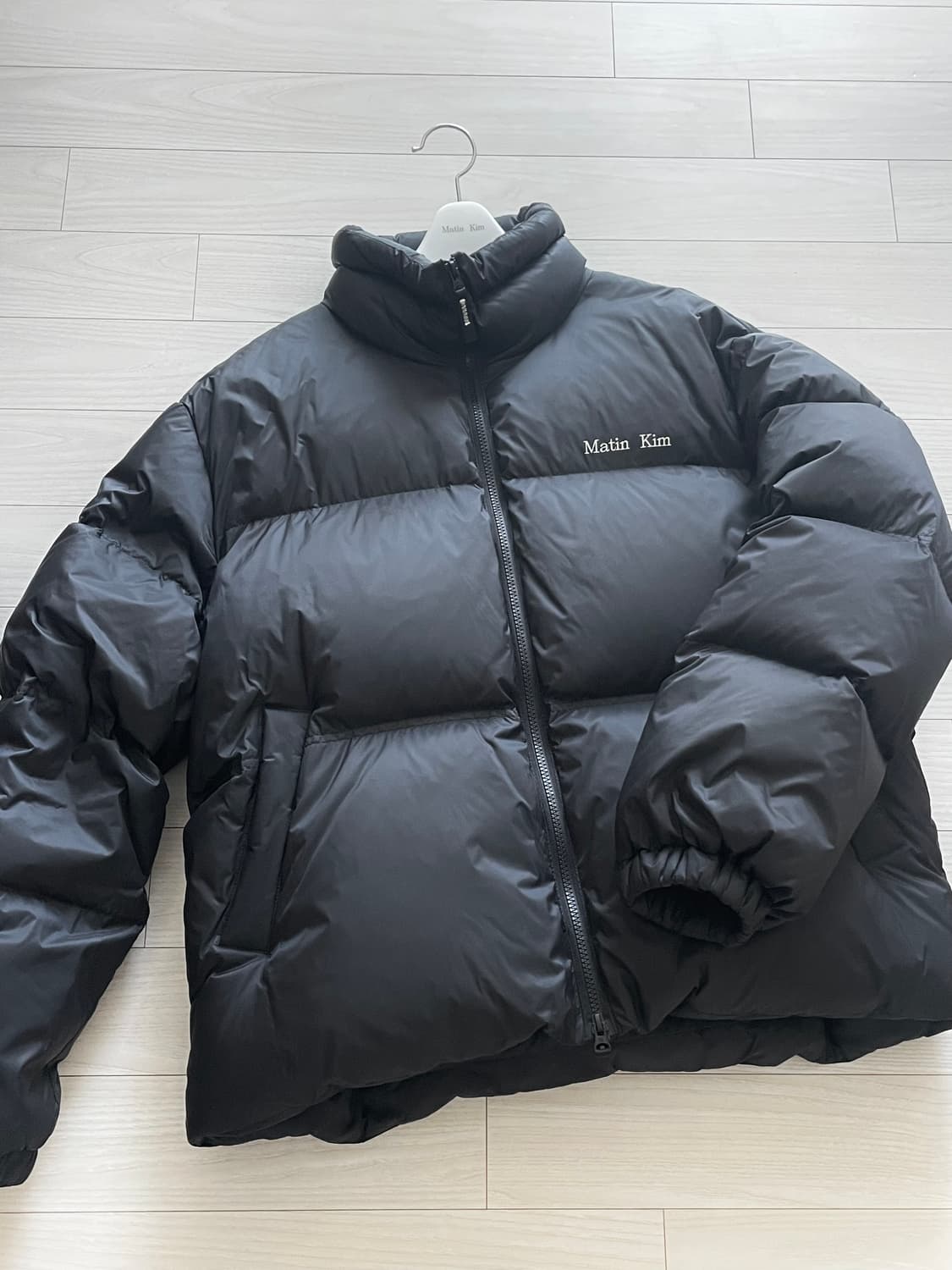마땡킴 하이넥 클래식 푸퍼 다운 점퍼 블랙 상품이미지3