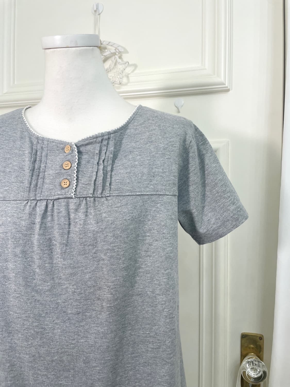 gray lace trim mori half top 상품이미지7