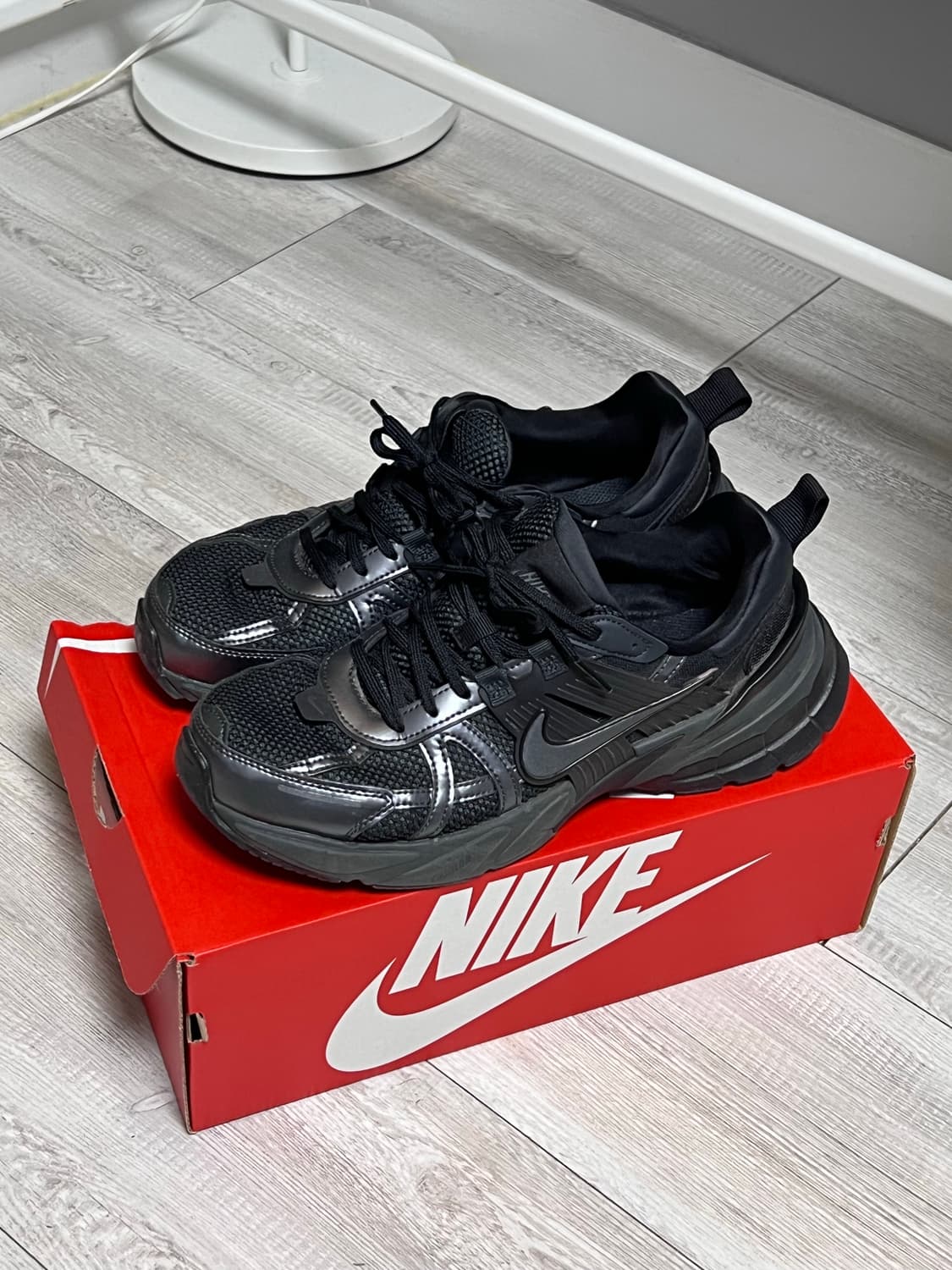 나이키 V2K 런 265 블랙 앤트럴사이트 거의 새것 상품이미지1