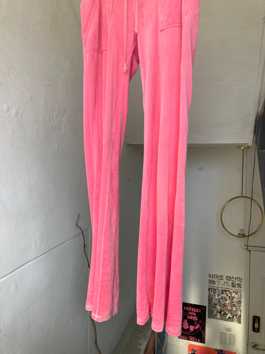 쥬시 꾸뛰르 벨벳 로우라이즈 부츠컷 팬츠 상품이미지3