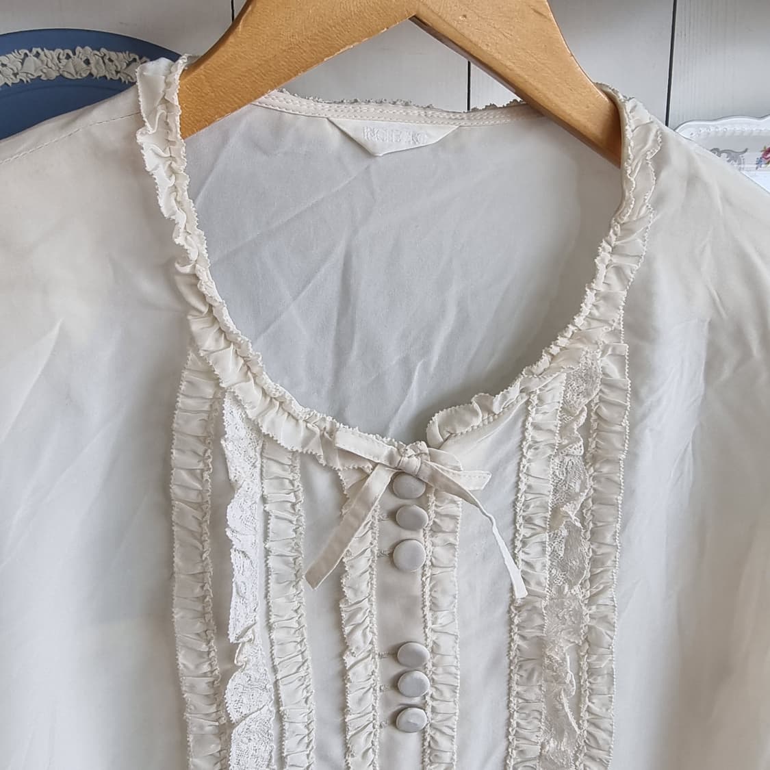 (INGEBORG) 아이보리 레이스 프릴 블라우스 상품이미지4