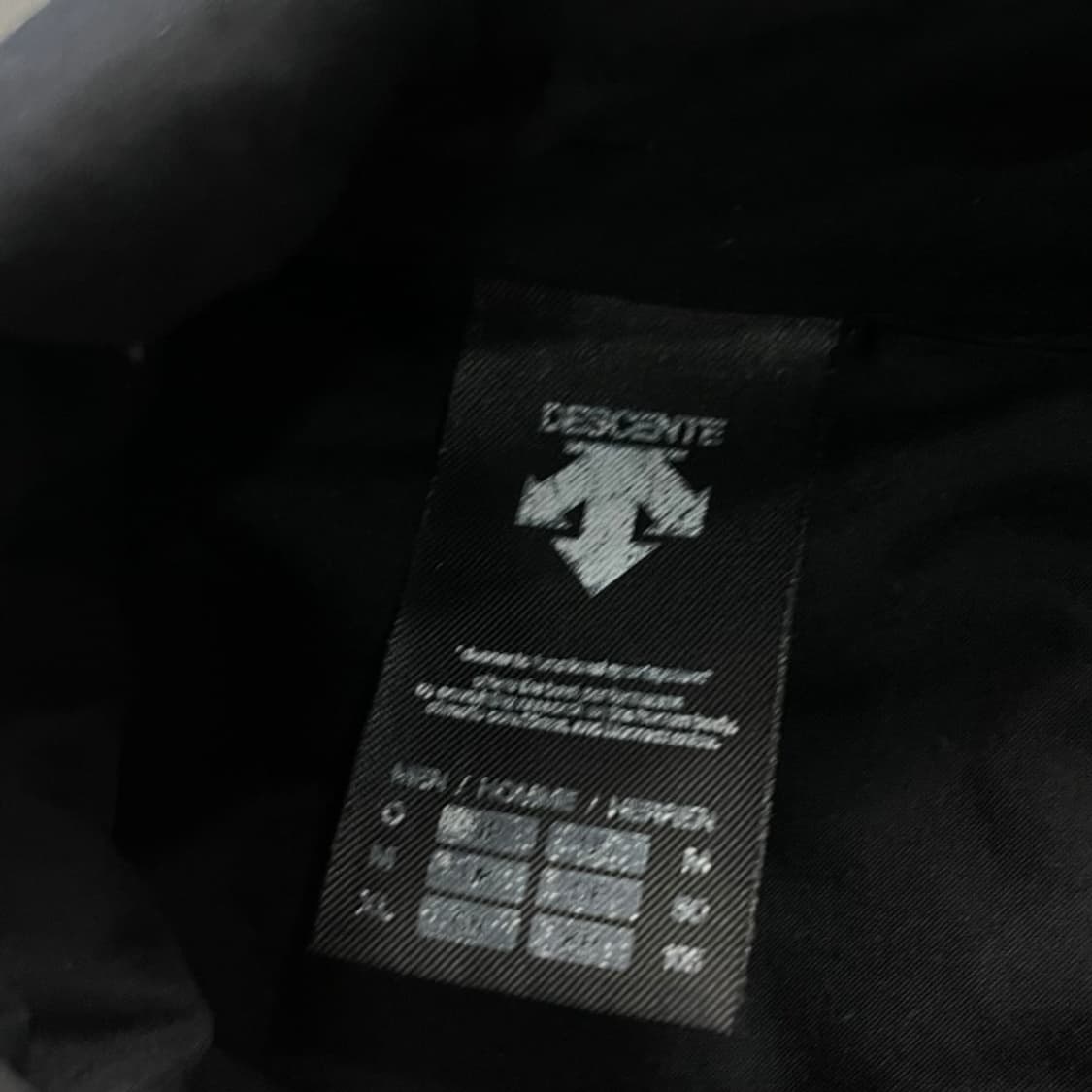 105 데상트 경량패딩  상품이미지3