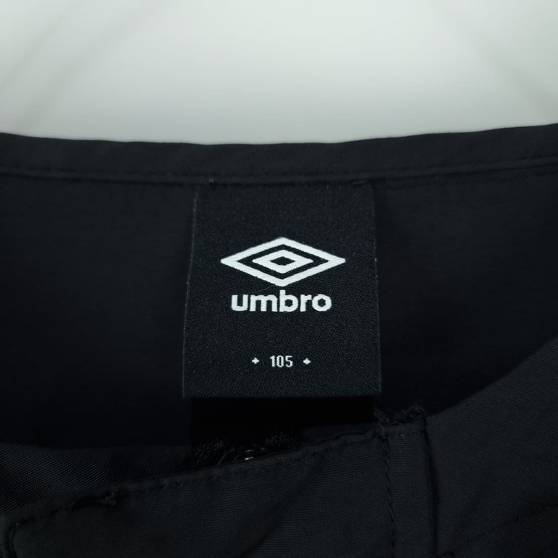 [엄브로] 빅로고 프린팅 오버핏 바람막이 아노락 자켓 블랙 M19971 상품이미지8