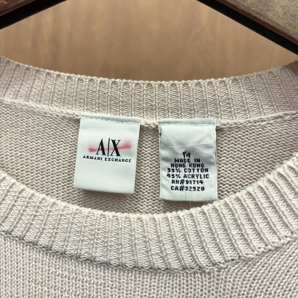 아르마니 익스체인지 라운드넥 긴팔 니트 넥라인 골지 마감 디테일 그레이 상품이미지7