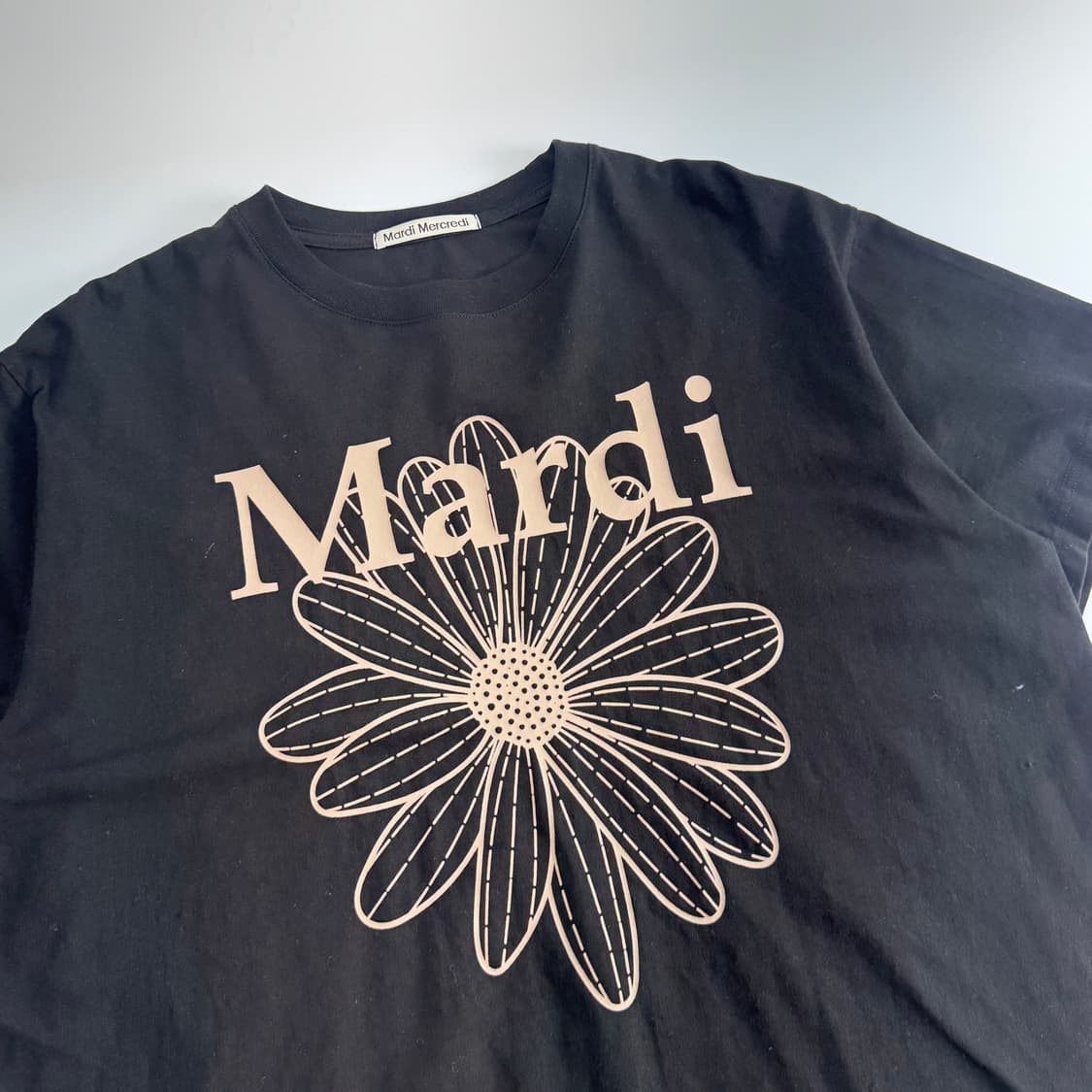 Mardi Mercredi 마르디 메크르디 베이지 로고 블랙 반팔  상품이미지4