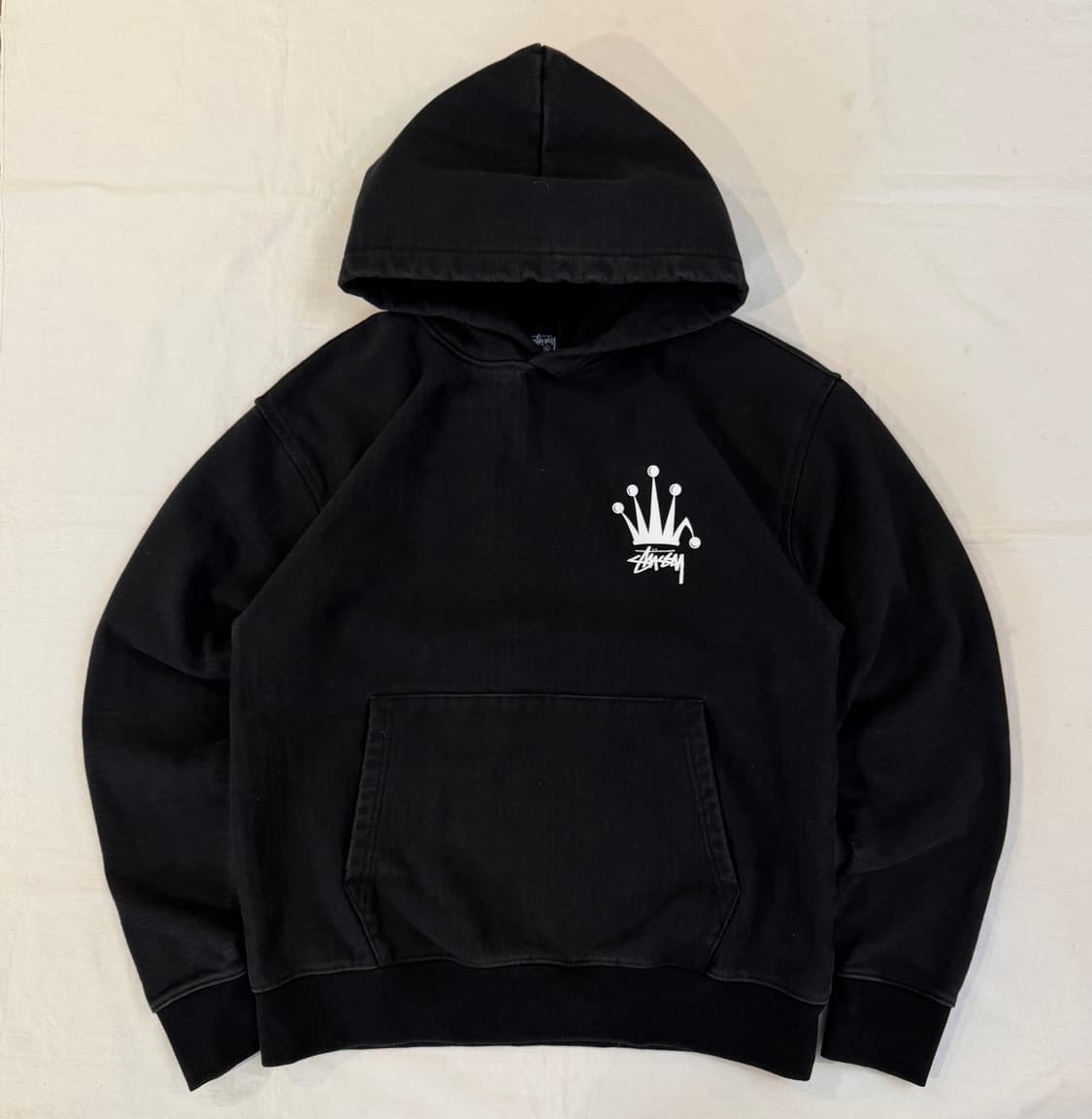 스투시 크라운 빅로고 후드티 블랙 상품이미지1
