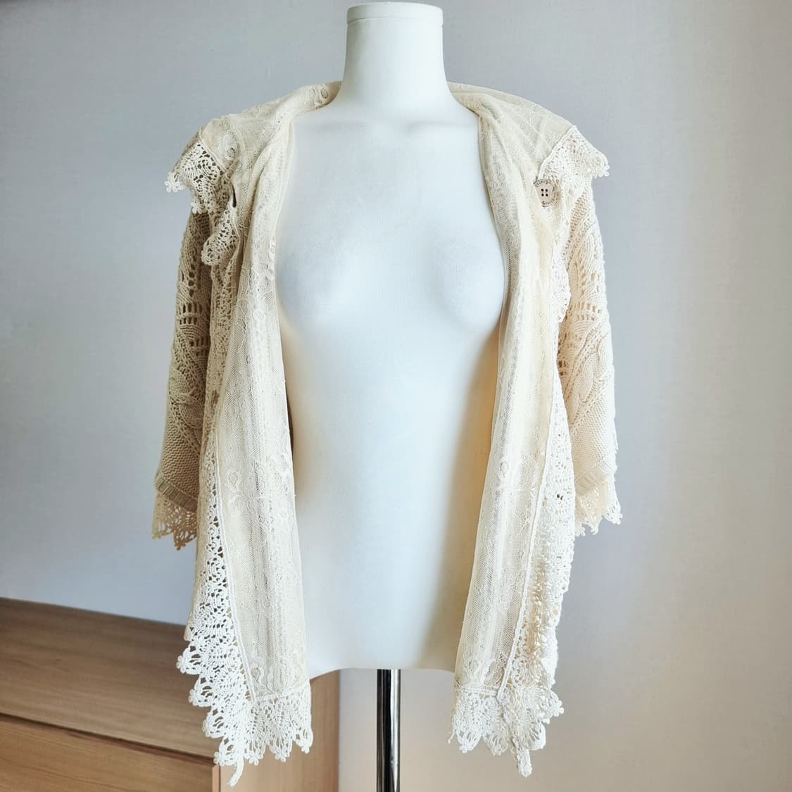 어스뮤직 아이보리 리버시블 니트 케이프 망토 상태최상 상품이미지7