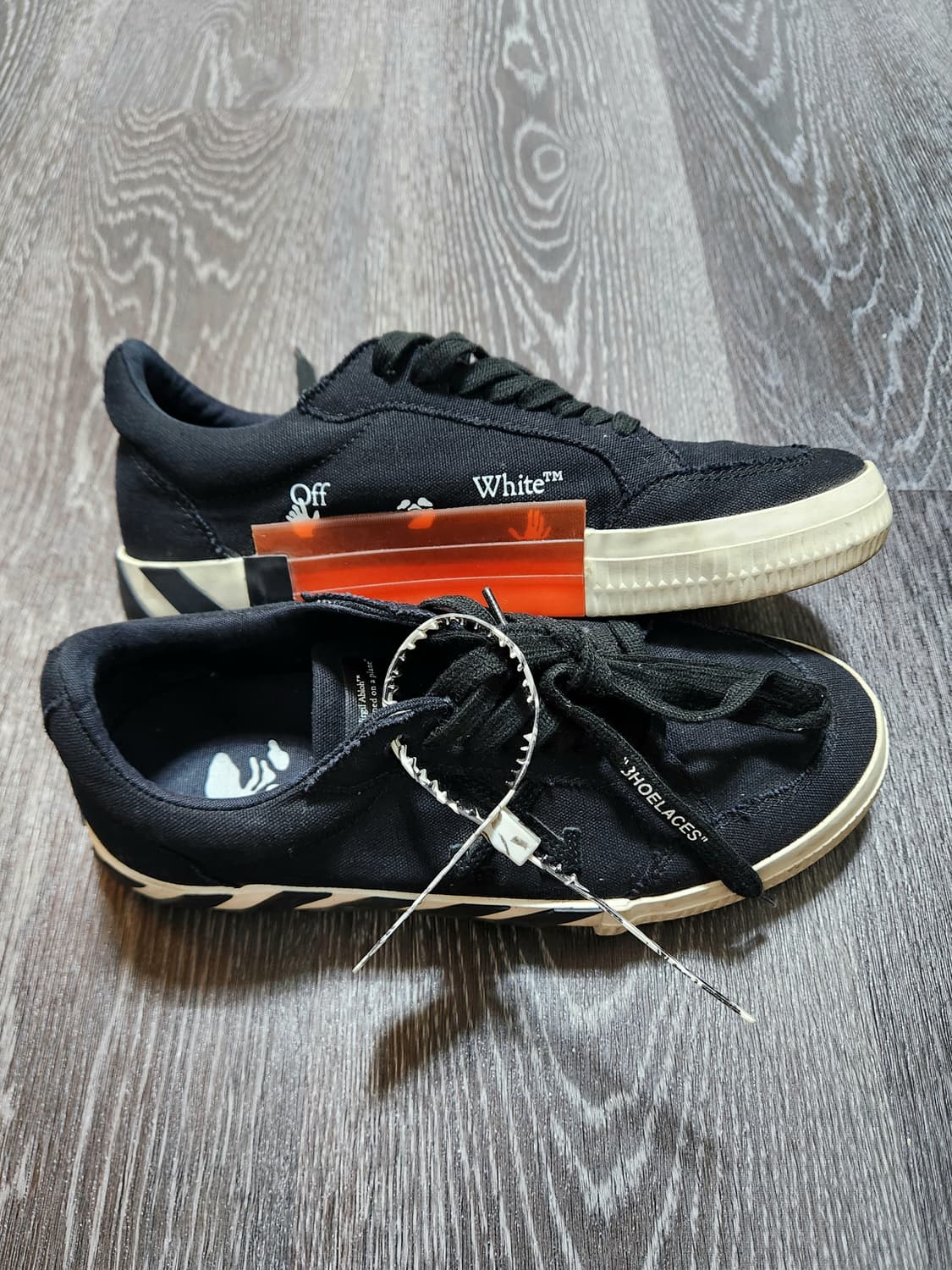 오프화이트 애로우 로우 벌크 스니커즈 블랙  EU 41 KR 270 상품이미지3