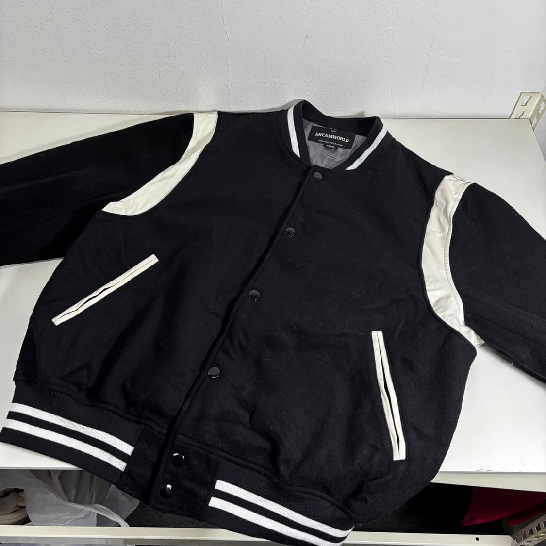 L 드림월드 블랙 캐시미어혼방 바시티자켓 상품이미지2