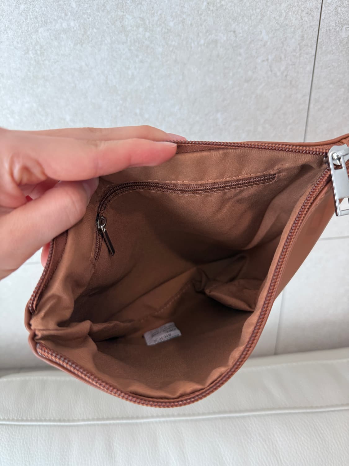 미사용 새상품 / 보부상 가방 / 부들부들 소재 / 파우치 포함  상품이미지3