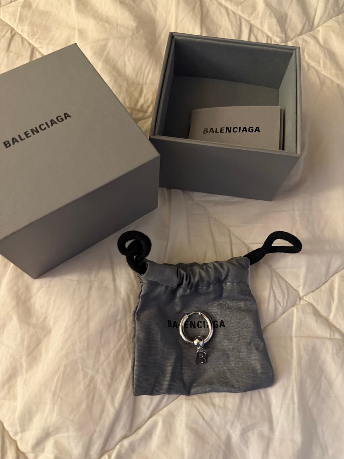 발렌시아가 B 로고 싱글 후프 이어링 상품이미지1