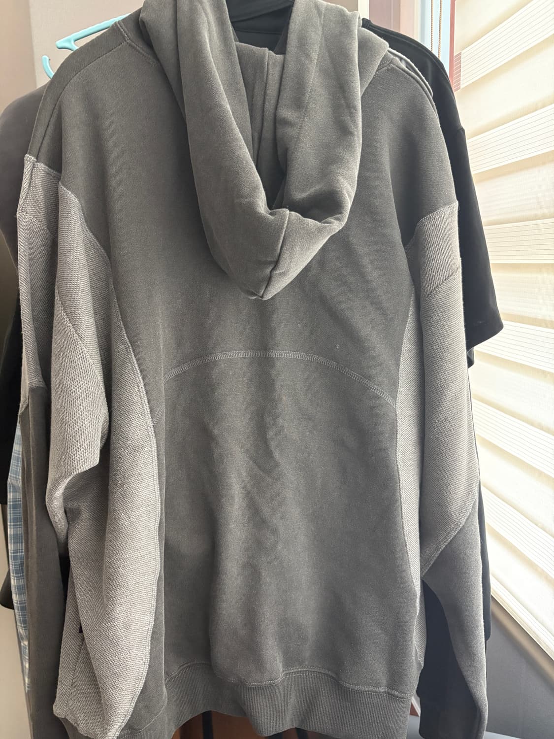 크리틱 후드티 상품이미지2