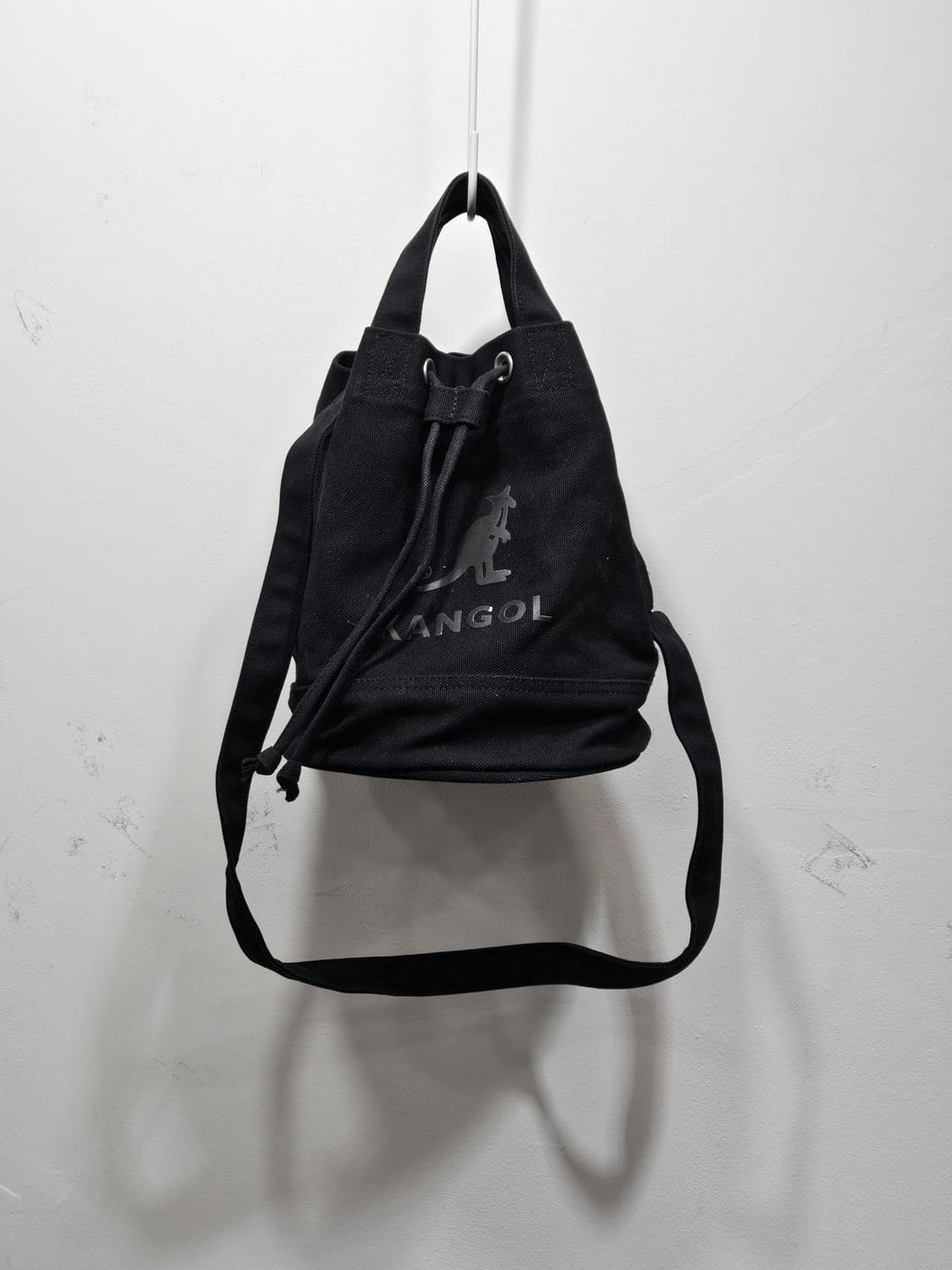 캉골(KANGOL) 드로우 스트링 버킷백 블랙  상품이미지6