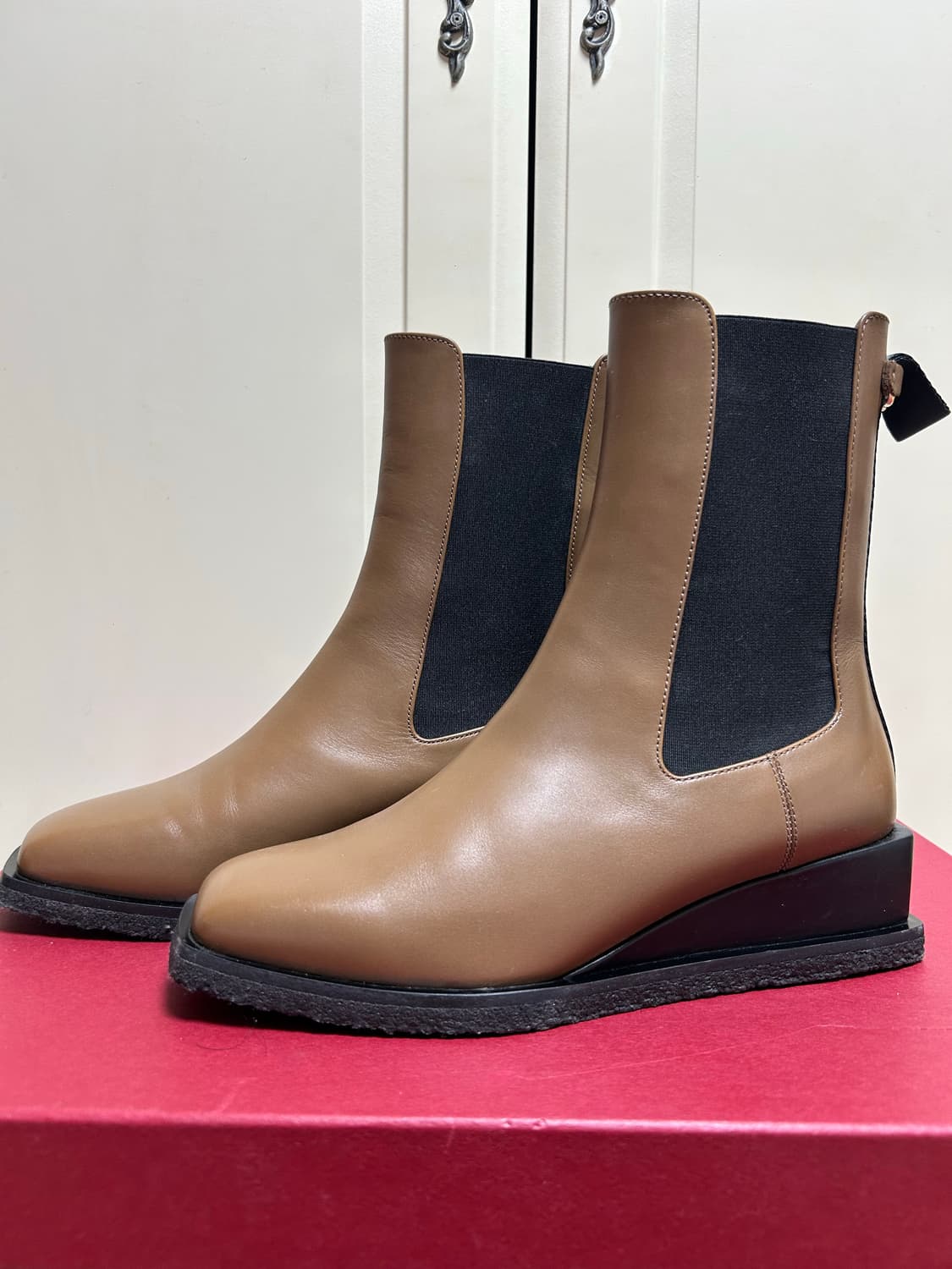 페라가모 스퀘어토 첼시부츠 (7D/245사이즈) 상품이미지1