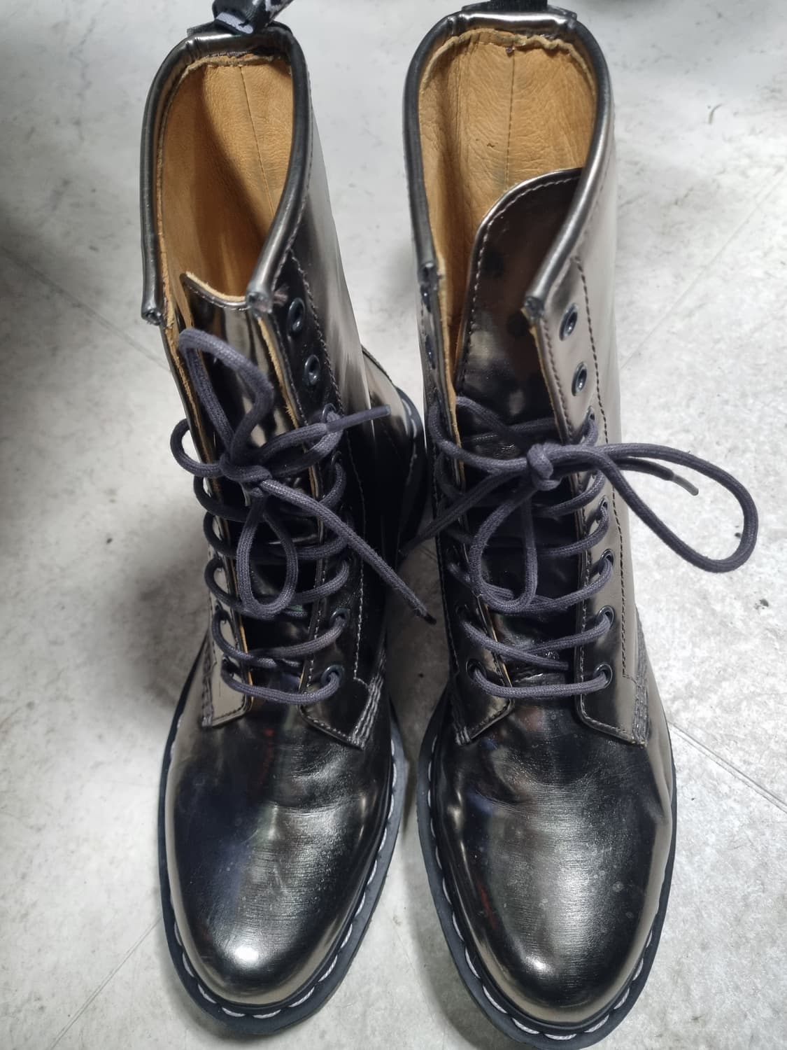 닥터마틴 라프시몬스 8홀 워커 상품이미지1