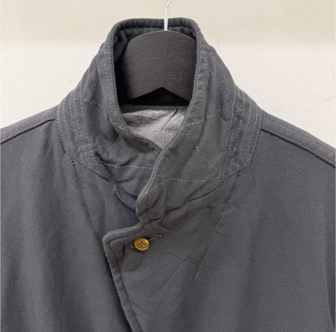 꼼데가르송 옴므플러스 축융 폴리 하이넥 자켓 상품이미지3