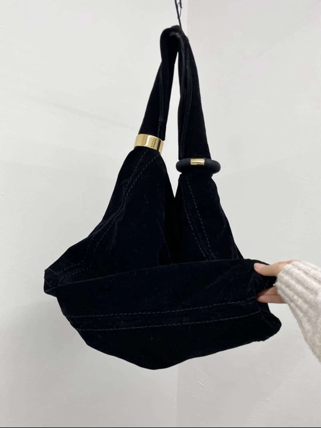 JPN 블랙 벨벳 골드 링 호보백 상품이미지5
