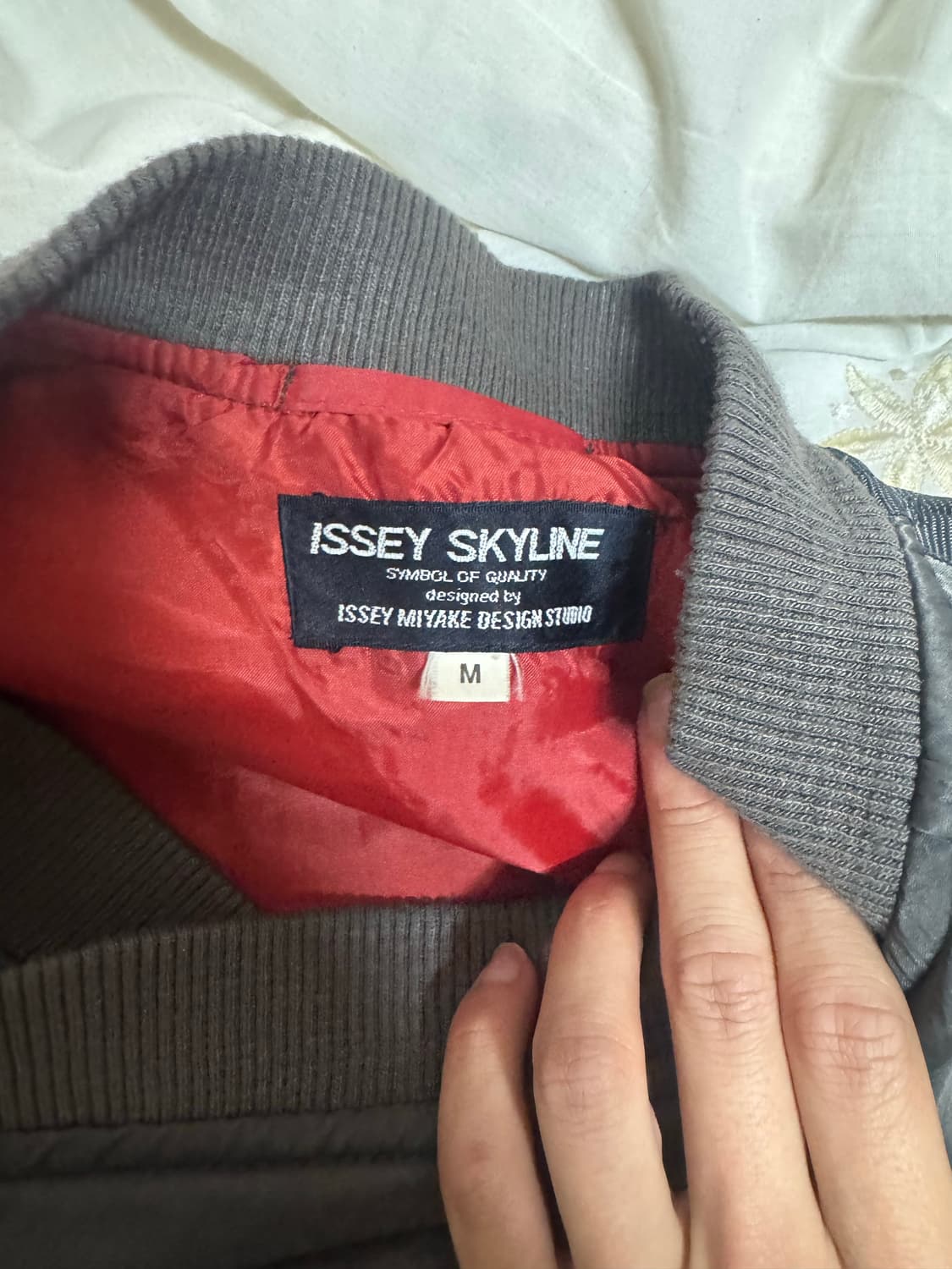 이세이미야케 스카이라인 봄버 M 홍태준 착용 상품이미지3