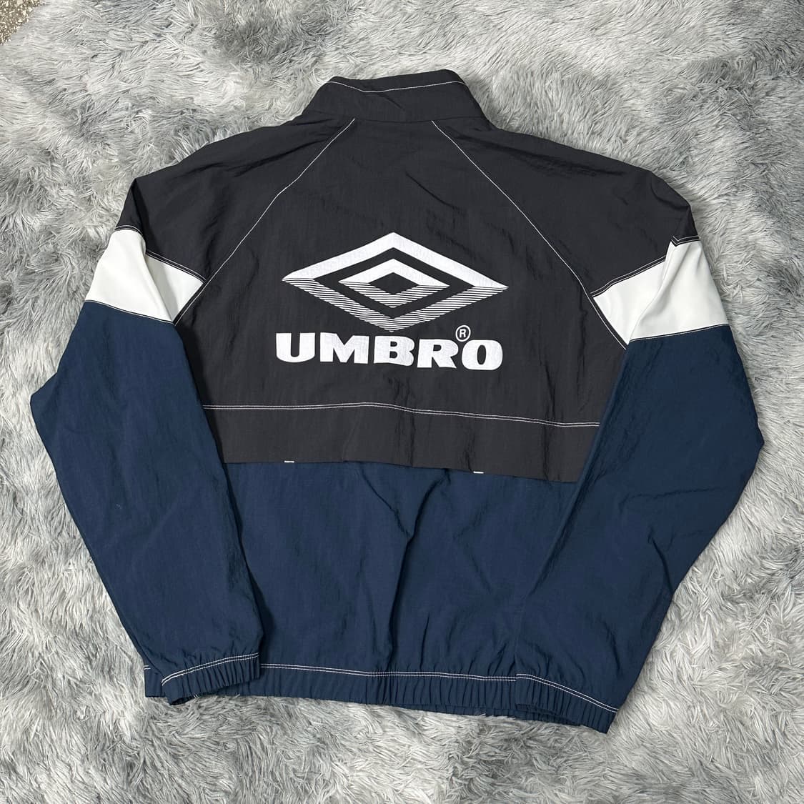 엄브로 신형 빅로고 우븐 바람막이자켓 s 상품이미지3