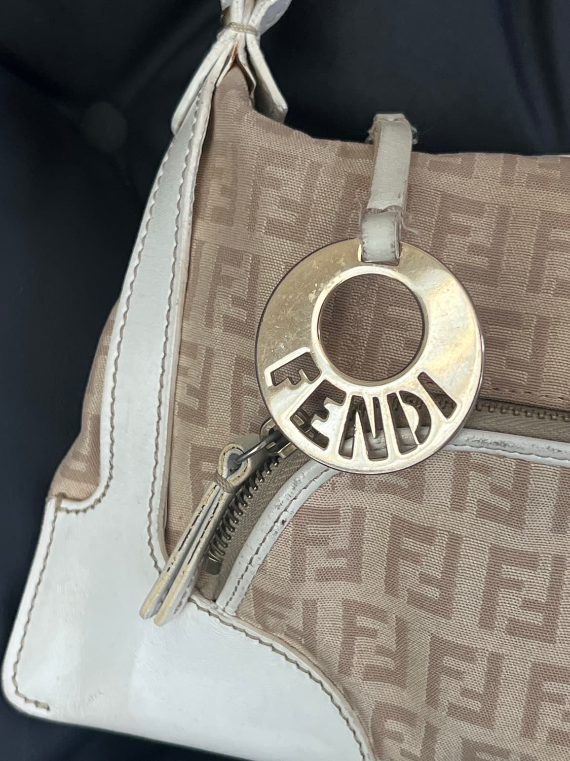 펜디 FF 주카 캔버스 숄더백 상품이미지4