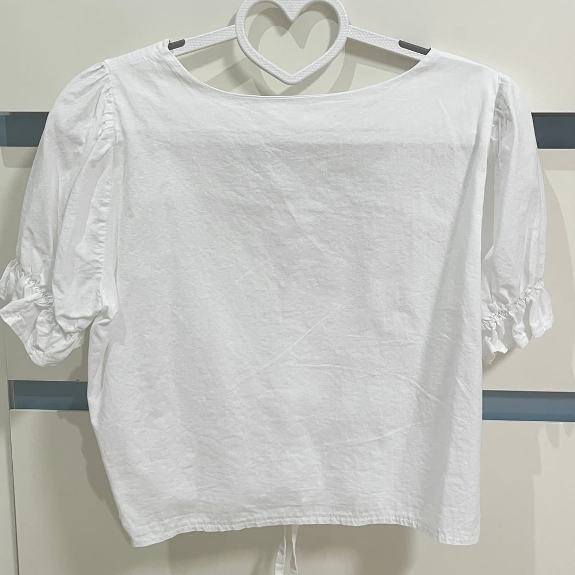 반팔 셔링 블라우스 화이트 상품이미지2