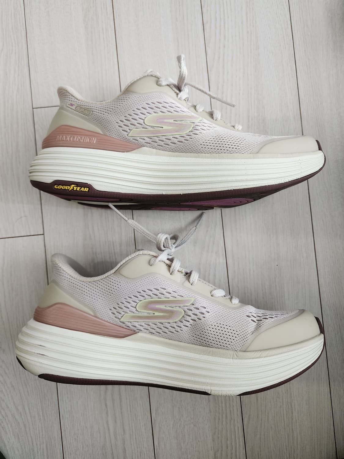 스케쳐스 여성 맥스쿠셔닝 서스펜션 슬립인스 (129258) 사이즈235
 상품이미지7