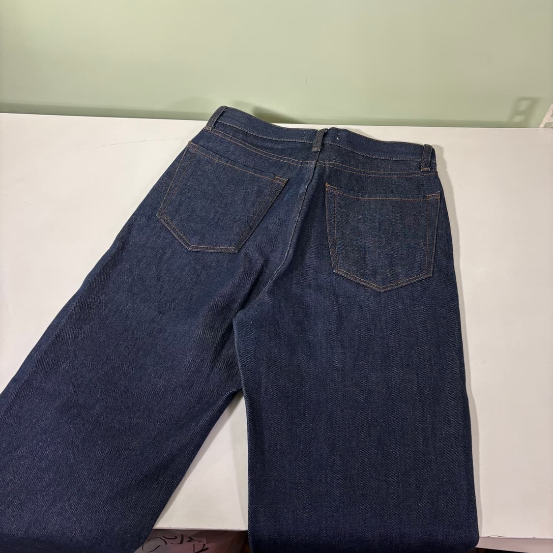 우먼M 스앨더 SALTHE 레귤러핏 생지 데님팬츠 상품이미지4