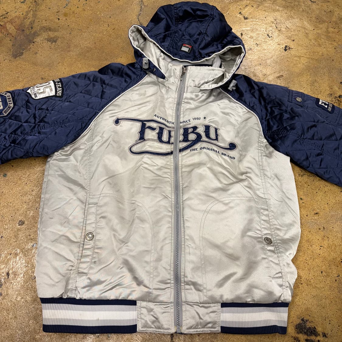 후부 네이비 그레이 유광 퀄팅 숏패딩 상품이미지3