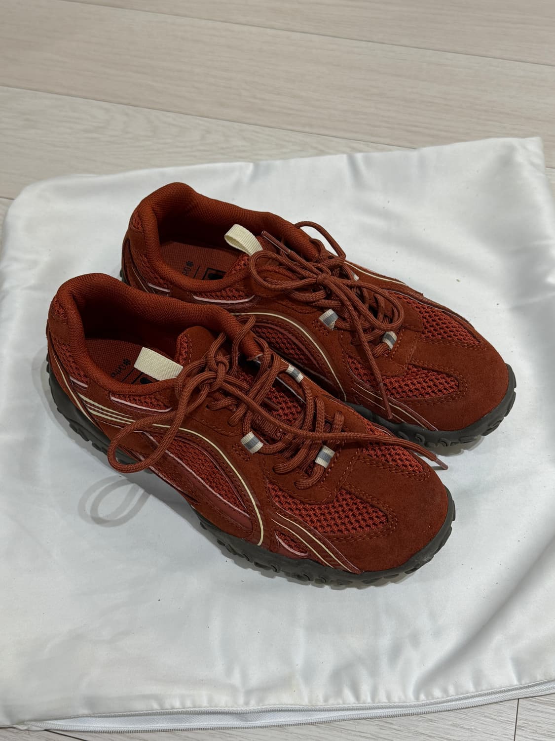 ‼️이사 처분 (1회착용) 휠라 에샤페 브릭운동화 스니커즈 240 상품이미지1