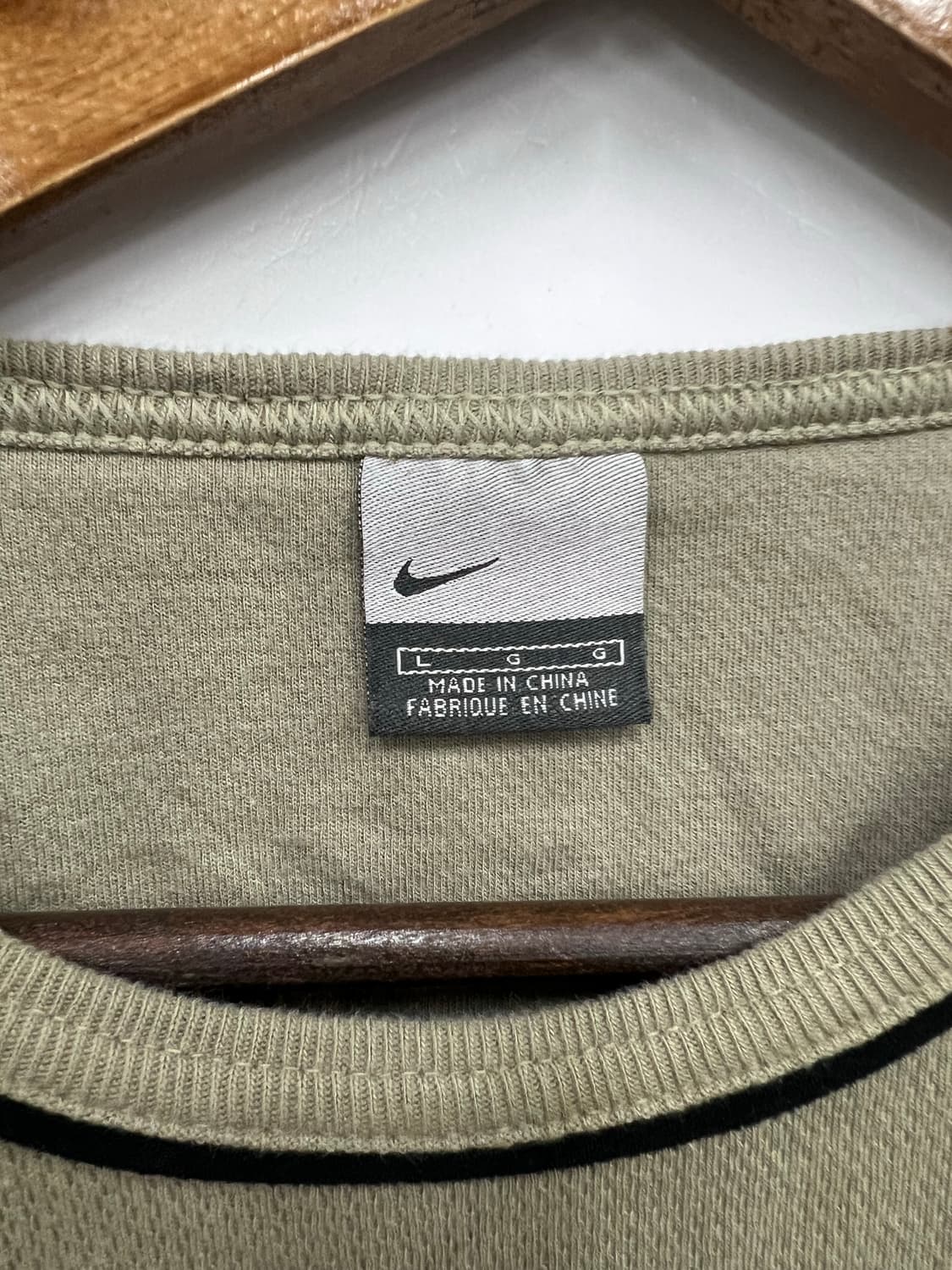 나이키 카키 반팔티  상품이미지2