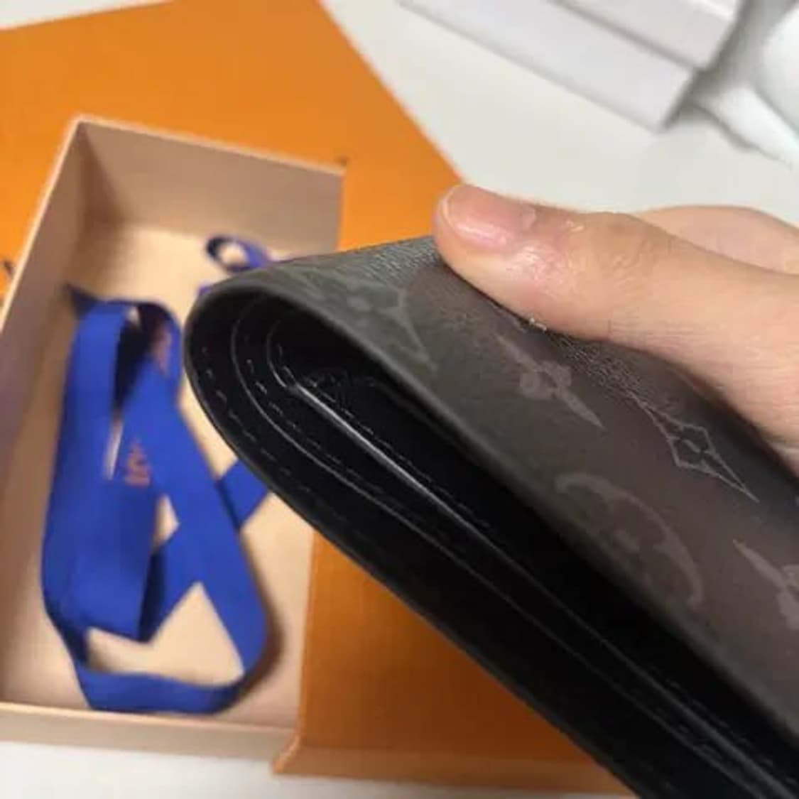 루이비통 이클립스 모노그램 멀티플 윌릿 반지갑 상품이미지2