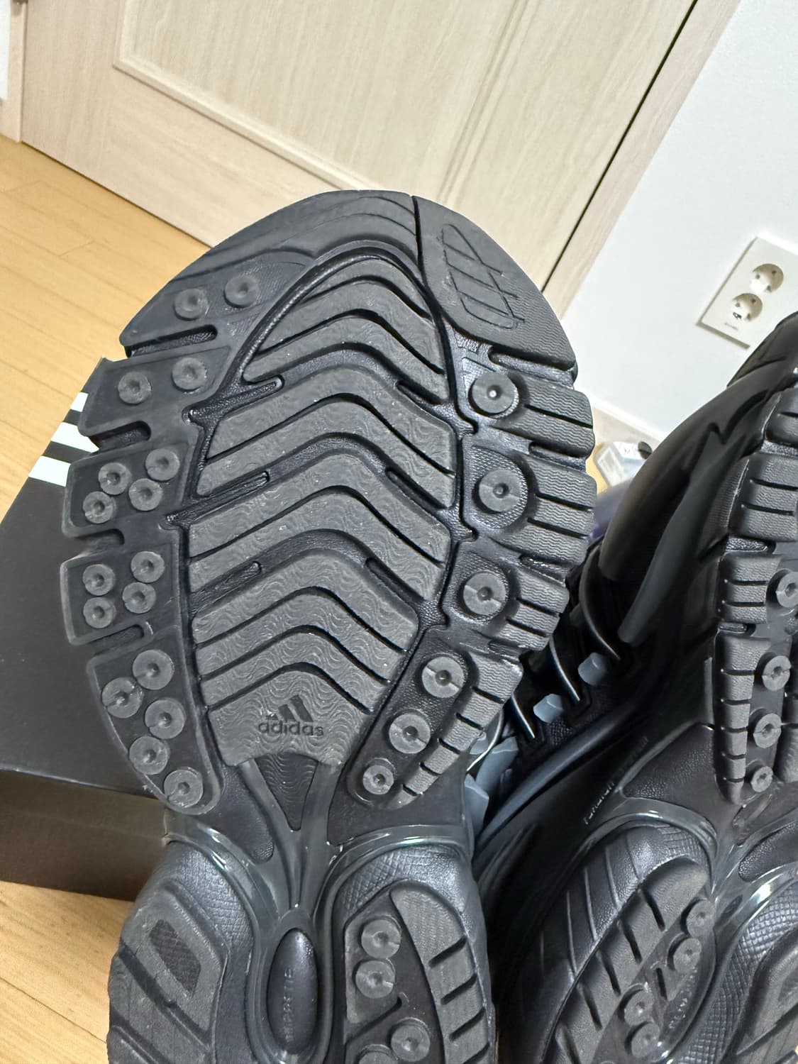 아디다스 퍼렐 버지니아 젤리피쉬 블랙 상품이미지5