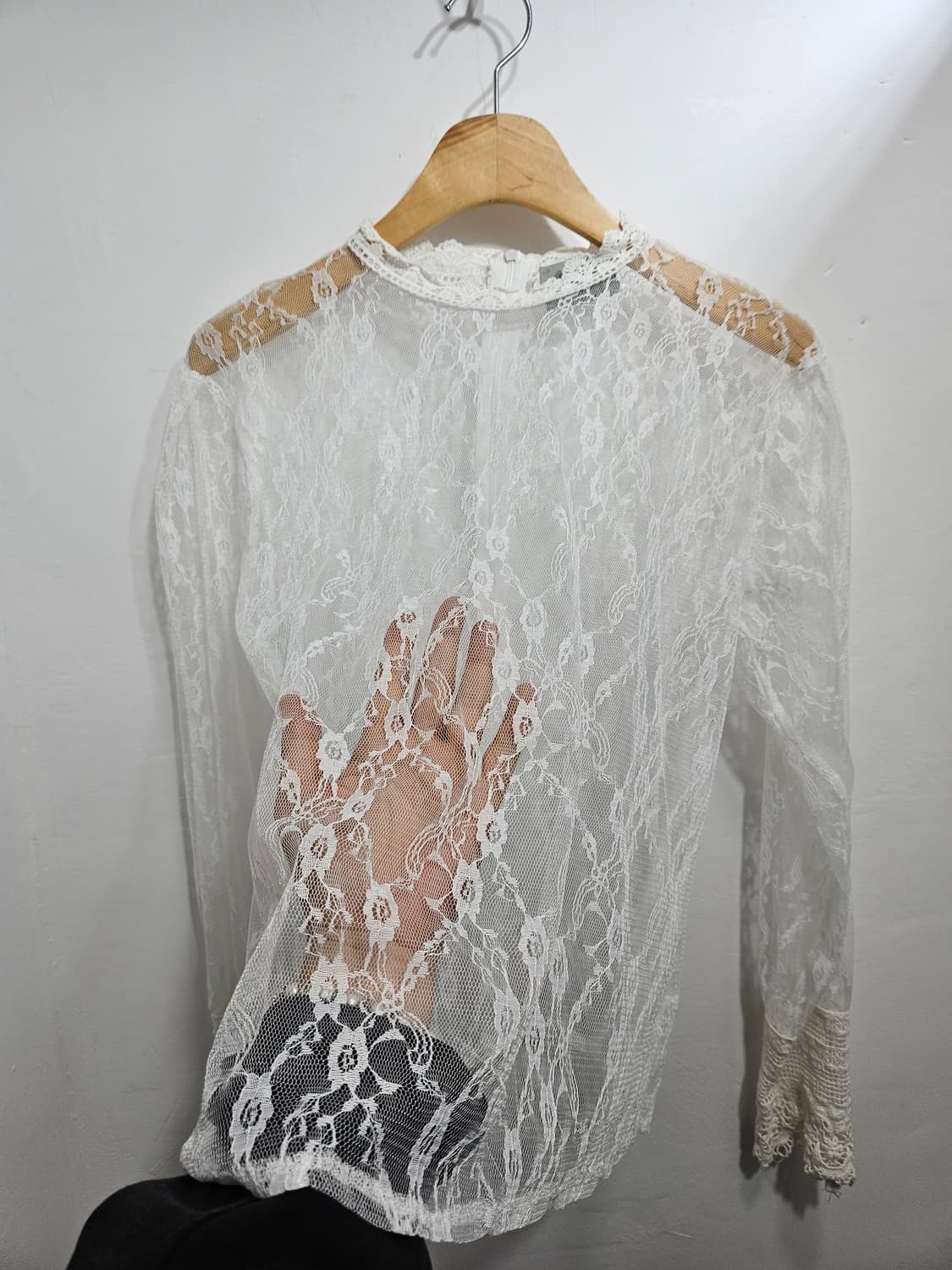 티파니앤 화이트 레이스 긴팔 블라우스 상품이미지2