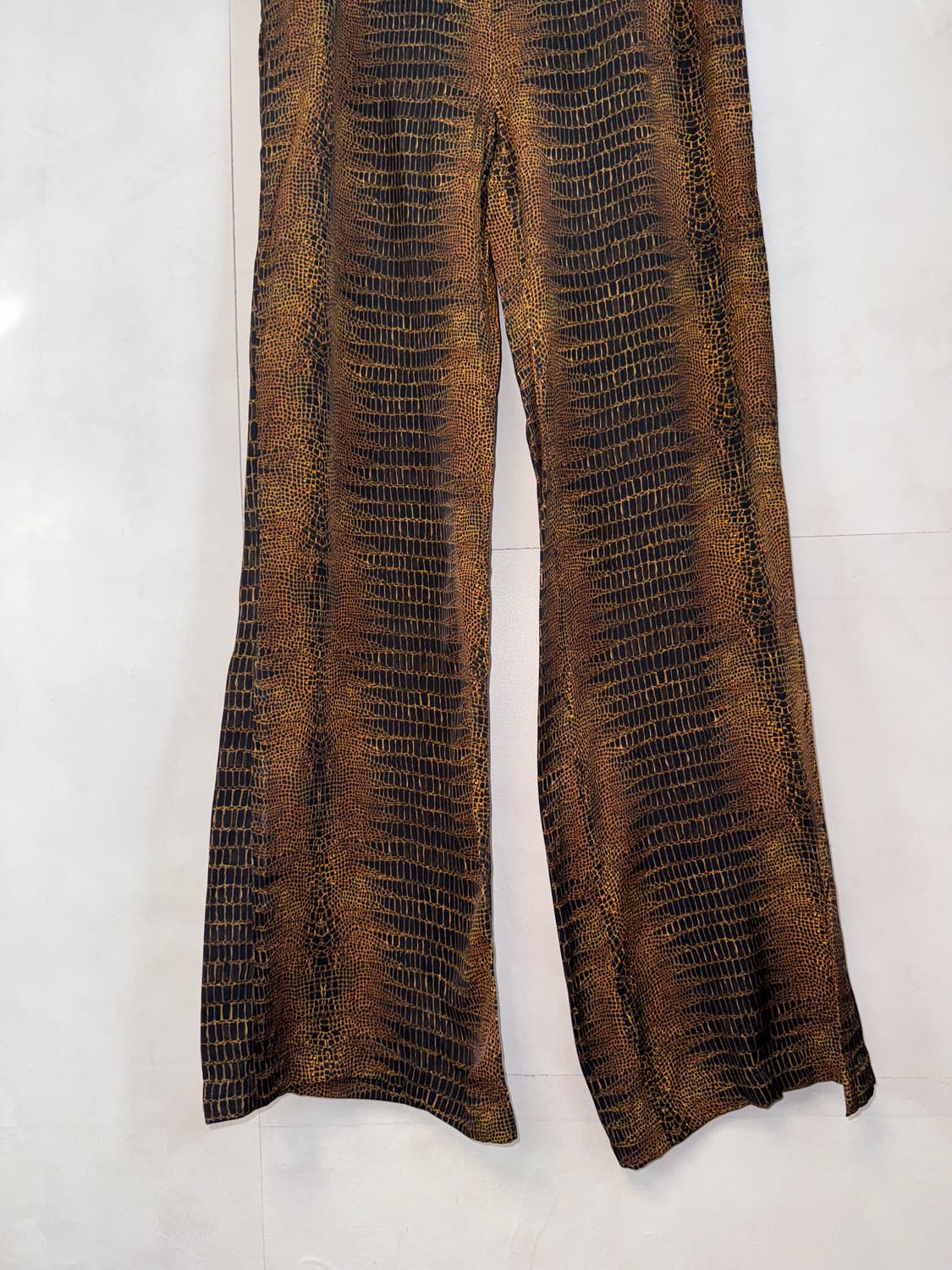 & Other Stories brown satin python pants 상품이미지3